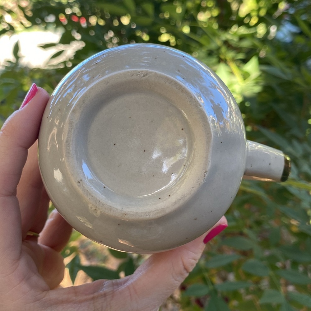 Set of 2 vintage stoneware mugs with floral hand painted designs - Picture 8 of 16